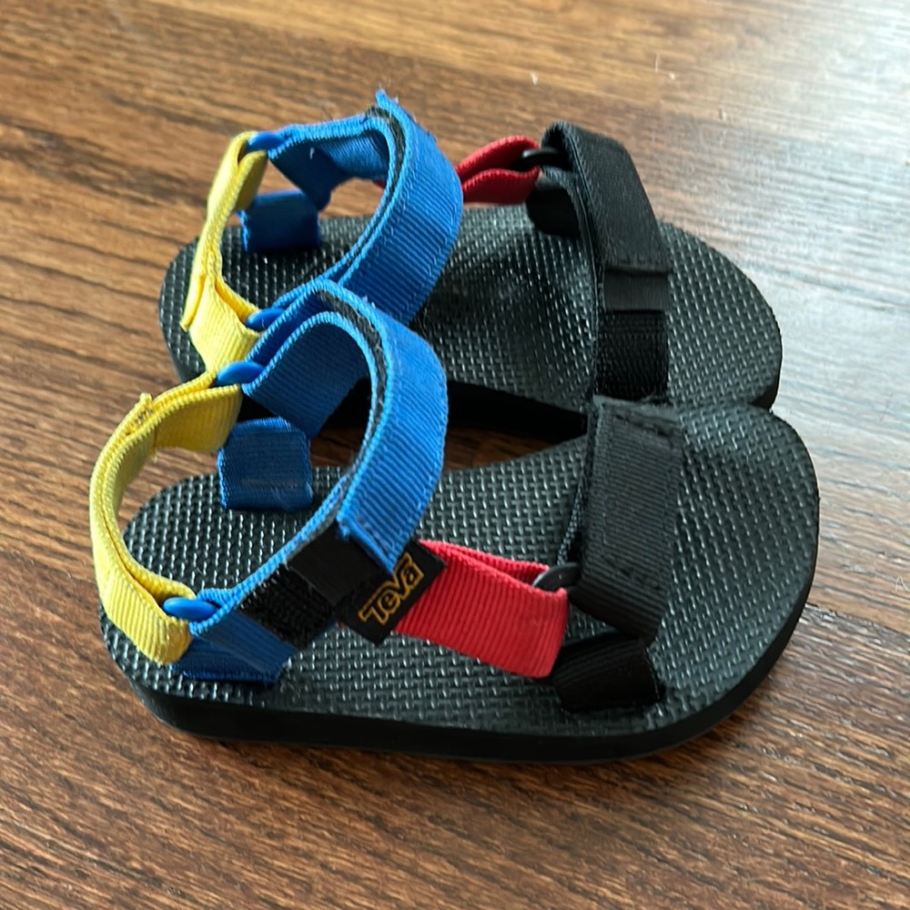 Toddler size 8 Teva sandals